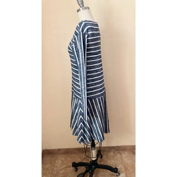 Gap Women's Dress Softspun Stripe Flounce T-Shirt Size XS Navy Blue - Picture 4 of 9